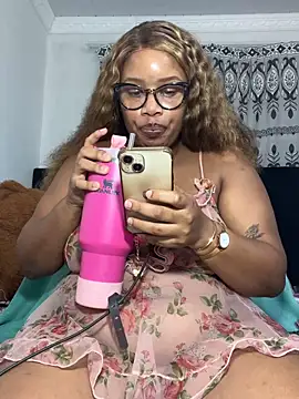 MimiCurves online show from May 3, 2026, 2:34 pm