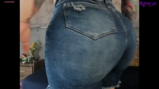 Snapshot of Scarlett_grey1 chatting on December 30, 2024, 12:00 am Scarlett grey1 online show from December 30, 2024, 12:00 am