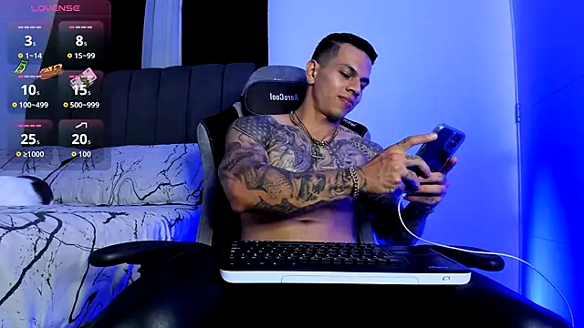 Snapshot of Aron_Dark chatting on November 13, 2025, 12:42 am Aron Dark online show from November 13, 2025, 12:42 am