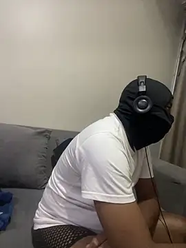 jaytee198610 online show from April 30, 2026, 7:42 pm