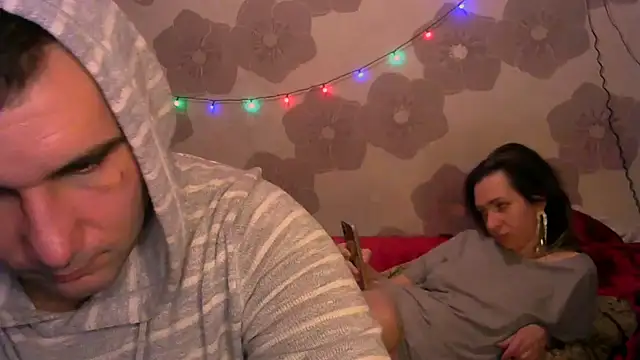 Snapshot of John_Daenerys chatting on December 21, 2025, 7:32 pm John Daenerys online show from December 21, 2025, 7:32 pm