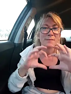 Snapshot of Timide_girl2 chatting on March 12, 2025, 2:56 pm Timide girl2 online show from March 12, 2025, 2:56 pm