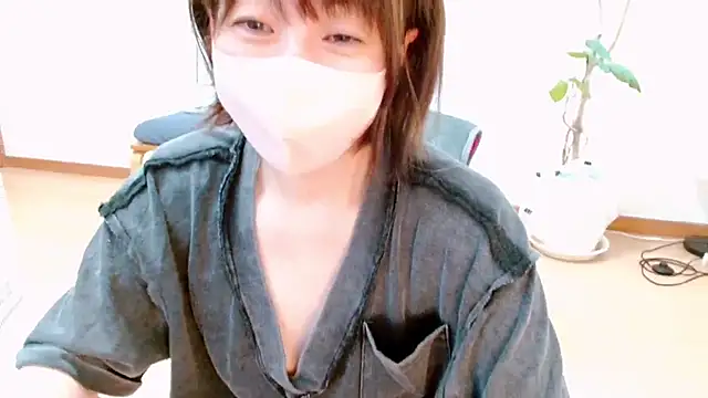 Snapshot of CherryMomo chatting on April 10, 2026, 12:05 am CherryMomo online show from April 10, 2026, 12:05 am