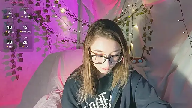 Snapshot of monlight__dana chatting on December 7, 2024, 1:29 pm monlight dana online show from December 7, 2024, 1:29 pm