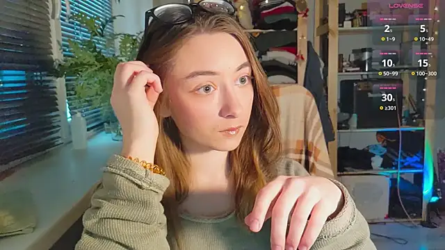 Snapshot of monlight__dana chatting on March 5, 2025, 2:45 pm monlight dana online show from March 5, 2025, 2:45 pm