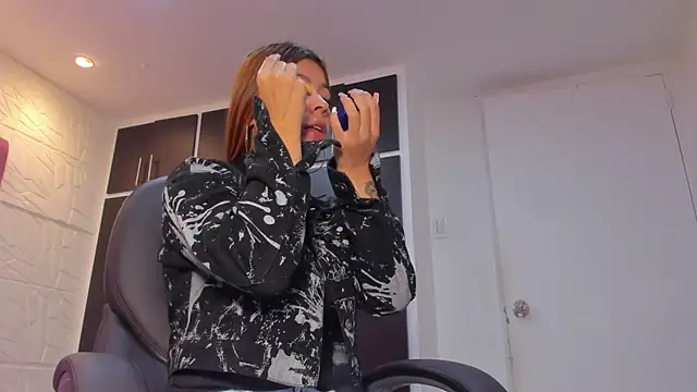 Snapshot of Charlotte_Ice1 chatting on November 25, 2025, 4:07 pm Charlotte Ice1 online show from November 25, 2025, 4:07 pm