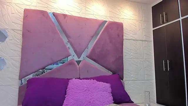 Snapshot of Charlotte_Ice1 chatting on November 30, 2025, 3:27 pm Charlotte Ice1 online show from November 30, 2025, 3:27 pm