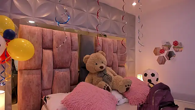 Snapshot of Charlotte_Ice1 chatting on June 18, 2026, 4:22 pm Charlotte Ice1 online show from June 18, 2026, 4:22 pm