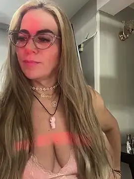 Snapshot of LARIANA_RIVERA23 chatting on February 21, 2025, 6:29 am LARIANA RIVERA23 online show from February 21, 2025, 6:29 am