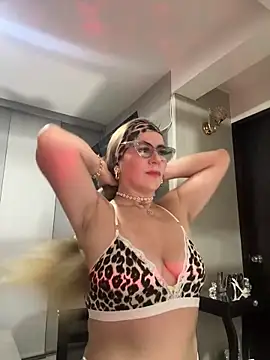 Snapshot of LARIANA_RIVERA23 chatting on February 24, 2025, 4:27 am LARIANA RIVERA23 online show from February 24, 2025, 4:27 am