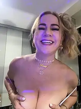 Snapshot of LARIANA_RIVERA23 chatting on March 4, 2025, 3:11 am LARIANA RIVERA23 online show from March 4, 2025, 3:11 am