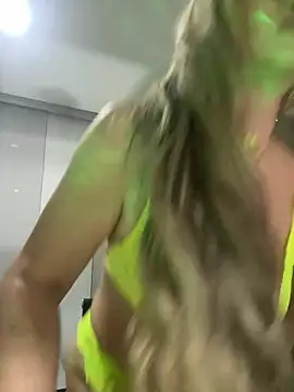 Snapshot of LARIANA_RIVERA23 chatting on March 19, 2025, 6:14 am LARIANA RIVERA23 online show from March 19, 2025, 6:14 am