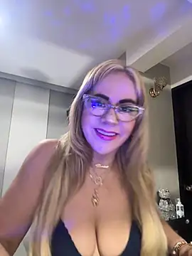 Snapshot of LARIANA_RIVERA23 chatting on October 31, 2025, 4:24 am LARIANA RIVERA23 online show from October 31, 2025, 4:24 am