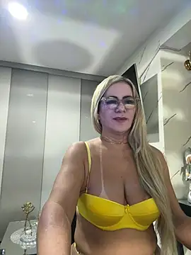 LARIANA RIVERA23 online show from May 11, 2026, 8:31 am