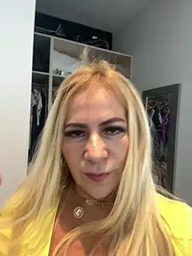 LARIANA RIVERA23 online show from May 22, 2026, 3:57 am