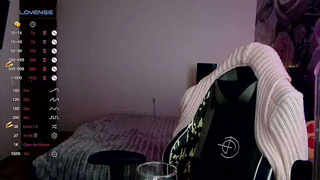  Just a queen 3 online show from March 3, 2025, 6:33 pm