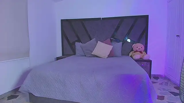 Snapshot of CandyMeyerss_ chatting on March 8, 2025, 2:34 am CandyMeyerss online show from March 8, 2025, 2:34 am