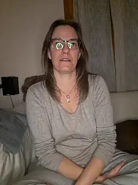 SpiceLea online show from December 17, 2024, 9:16 pm