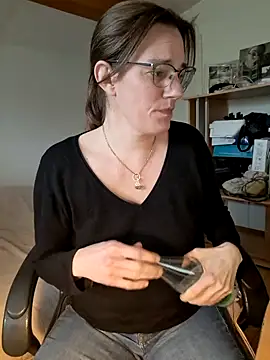 SpiceLea online show from February 24, 2025, 12:59 pm