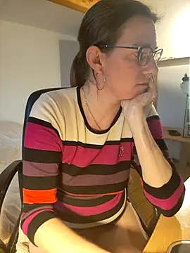 SpiceLea online show from March 10, 2025, 5:07 pm