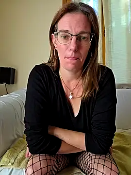 SpiceLea online show from September 22, 2025, 1:35 pm