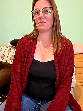 SpiceLea online show from December 4, 2025, 1:42 pm