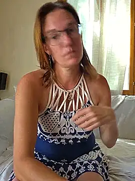 Snapshot of SpiceLea chatting on May 26, 2026, 1:07 pm SpiceLea online show from May 26, 2026, 1:07 pm