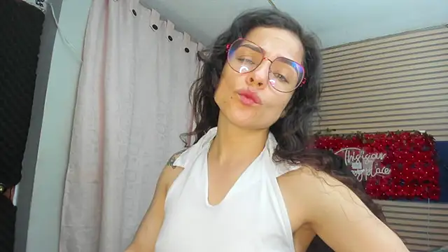 Snapshot of rosse_2504 chatting on July 10, 2026, 12:30 pm rosse 2504 online show from July 10, 2026, 12:30 pm