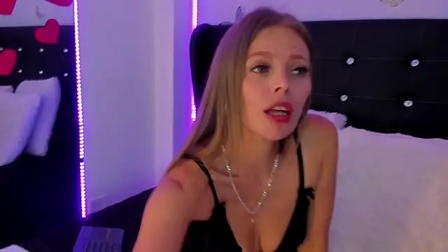 Laurablue online show from February 25, 2025, 9:13 pm