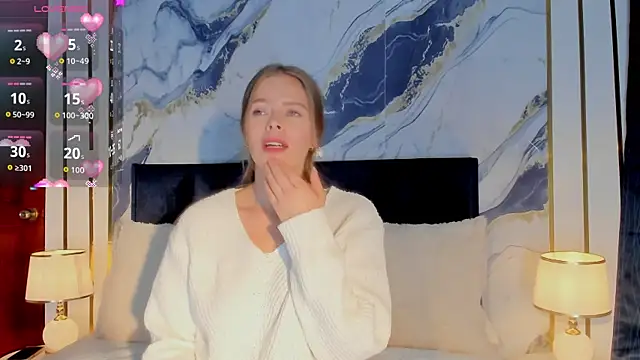 Snapshot of Laurablue chatting on June 24, 2026, 9:14 pm Laurablue online show from June 24, 2026, 9:14 pm