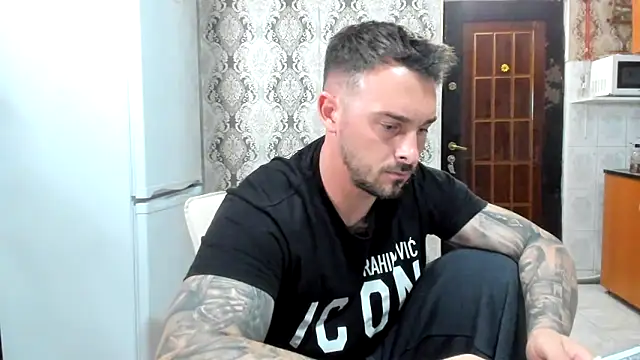 Snapshot of Jonmusclemaster chatting on May 12, 2026, 8:28 pm Jonmusclemaster online show from May 12, 2026, 8:28 pm