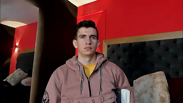 MikaelSlow online show from November 3, 2025, 8:32 pm