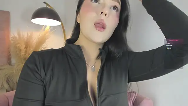 im alejandra  online show from April 11, 2026, 4:28 am