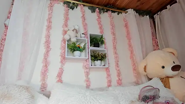 Snapshot of Idara_and_Edahi01 chatting on November 21, 2025, 3:44 pm Idara and Edahi01 online show from November 21, 2025, 3:44 pm