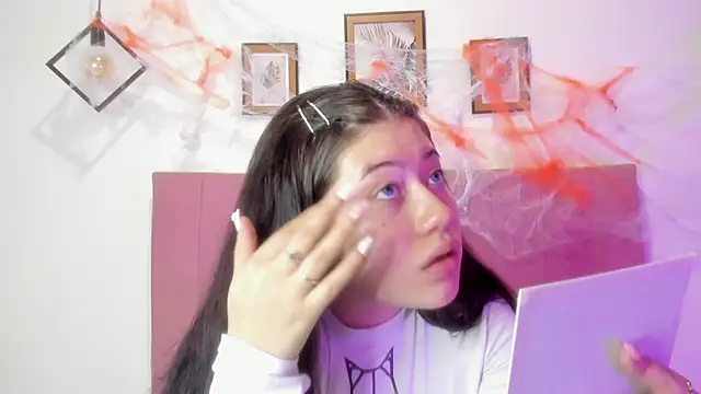 Snapshot of GENNESIS_LOVE chatting on October 17, 2025, 2:04 am GENNESIS LOVE online show from October 17, 2025, 2:04 am