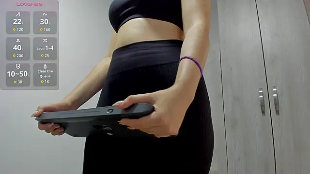 Mia 222 online show from December 20, 2025, 8:38 pm