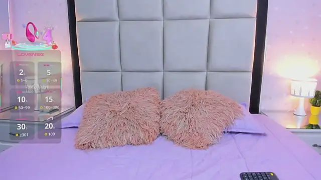 Snapshot of HannaClarrk_ chatting on September 9, 2025, 11:32 am HannaClarrk online show from September 9, 2025, 11:32 am