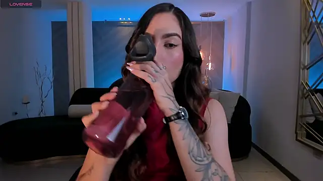 Snapshot of MarianneLane chatting on October 8, 2025, 8:06 pm MarianneLane online show from October 8, 2025, 8:06 pm