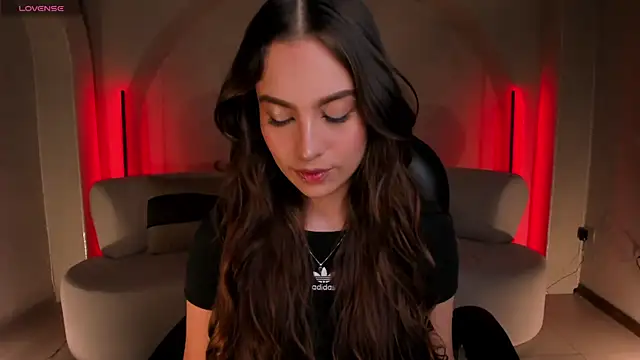 Snapshot of MarianneLane chatting on December 15, 2025, 9:41 pm MarianneLane online show from December 15, 2025, 9:41 pm