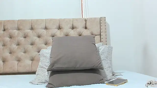 Anya Texas online show from September 14, 2025, 7:35 pm