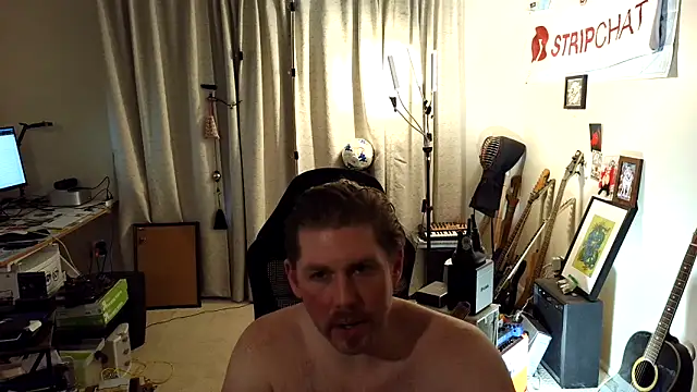 Snapshot of Rock_Pierce chatting on June 15, 2026, 4:20 pm Rock Pierce online show from June 15, 2026, 4:20 pm
