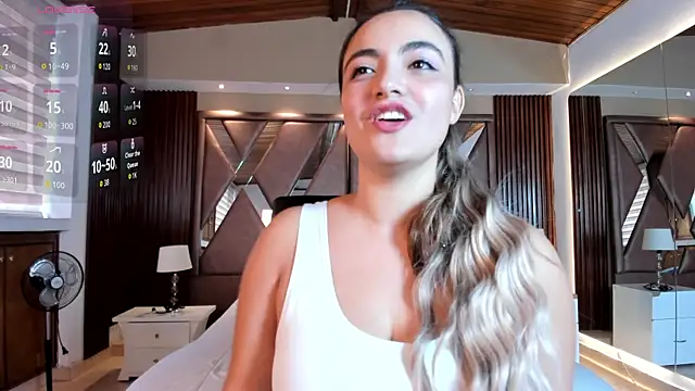 Snapshot of IsabellaaJoness chatting on July 9, 2026, 12:20 pm IsabellaaJoness online show from July 9, 2026, 12:20 pm