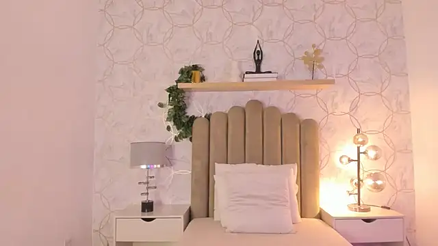 Snapshot of Roma__love chatting on December 10, 2024, 12:49 pm Roma love online show from December 10, 2024, 12:49 pm