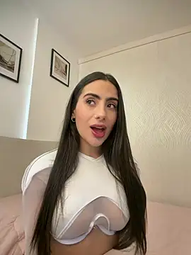 Snapshot of ValeryR_ chatting on April 16, 2026, 9:39 pm ValeryR online show from April 16, 2026, 9:39 pm