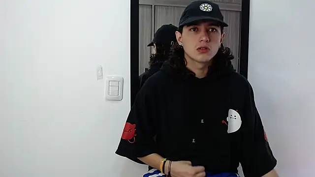 Snapshot of alex_connorr chatting on February 7, 2025, 4:14 pm alex connorr online show from February 7, 2025, 4:14 pm