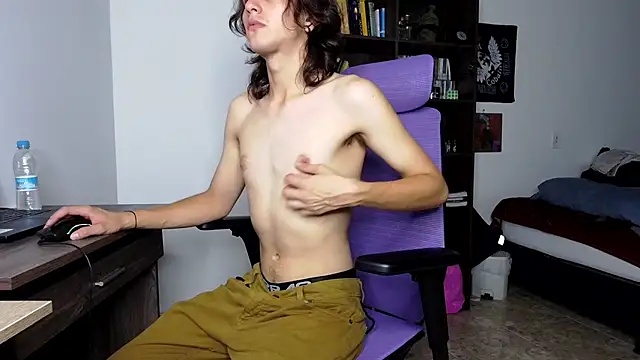 Snapshot of alex_connorr chatting on September 16, 2025, 4:02 am alex connorr online show from September 16, 2025, 4:02 am