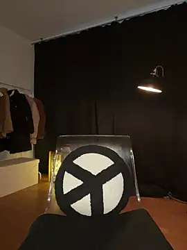 Snapshot of Lena_Blom chatting on March 6, 2025, 5:33 pm Lena Blom online show from March 6, 2025, 5:33 pm