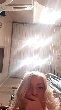 Snapshot of cutecatXXX chatting on December 5, 2024, 8:33 pm cutecatXXX online show from December 5, 2024, 8:33 pm