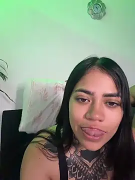 aliensexy online show from July 24, 2026, 7:01 pm