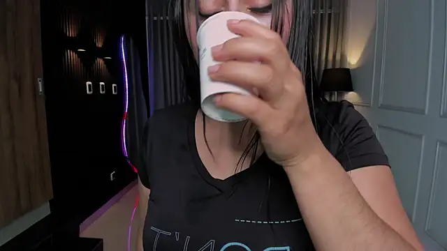 Anna parkker  online show from November 21, 2025, 7:23 pm